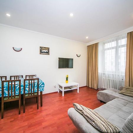 Apartment Ploshchad Pobedy 3 Komnaty 明斯克 外观 照片