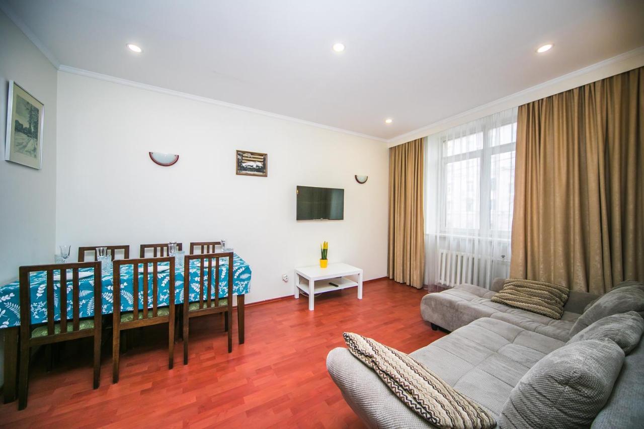 Apartment Ploshchad Pobedy 3 Komnaty 明斯克 外观 照片
