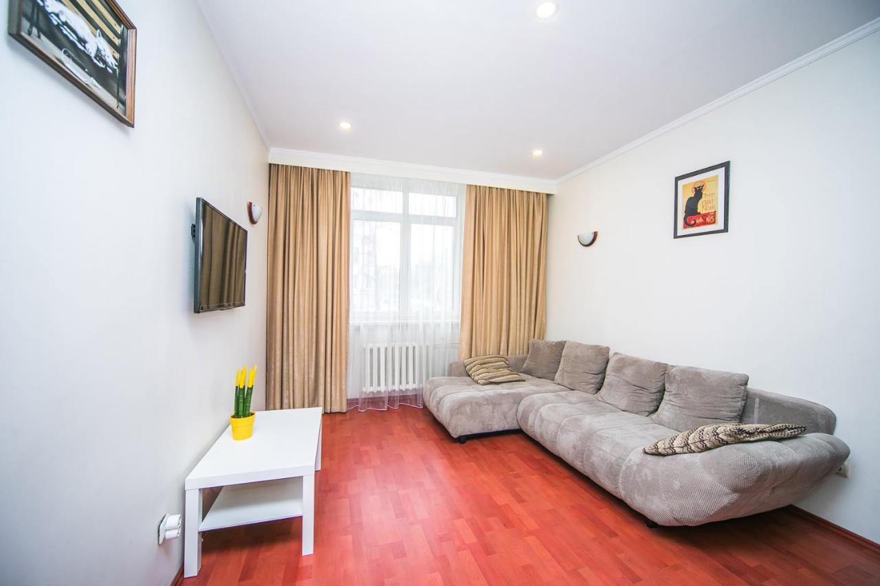 Apartment Ploshchad Pobedy 3 Komnaty 明斯克 外观 照片