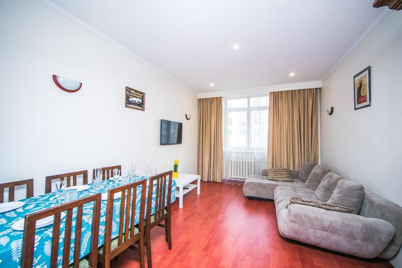 Apartment Ploshchad Pobedy 3 Komnaty 明斯克 外观 照片