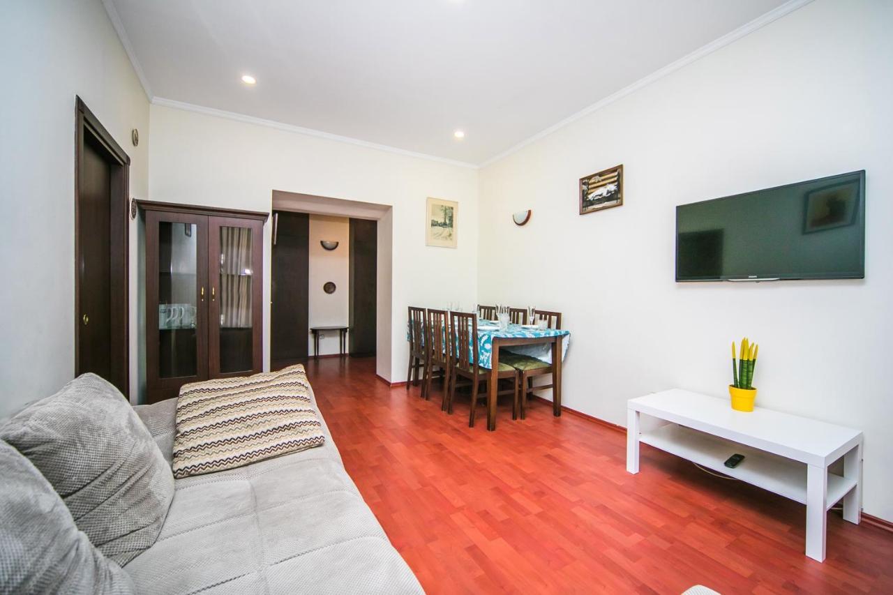 Apartment Ploshchad Pobedy 3 Komnaty 明斯克 外观 照片