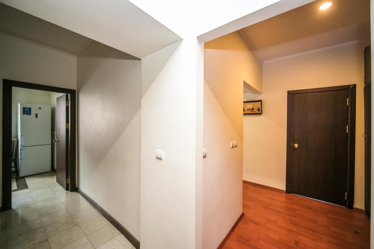 Apartment Ploshchad Pobedy 3 Komnaty 明斯克 外观 照片